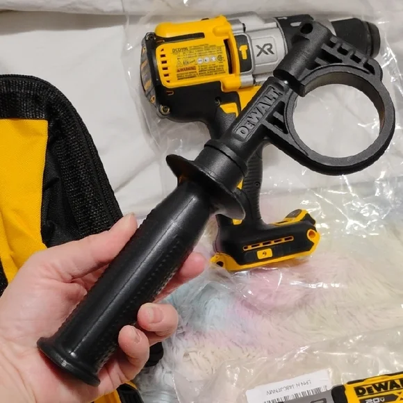 SALE! NWOT DeWalt 20V Max Hammer Drill Driver Multiple Speed 2Batteries Charger - Picture 12 of 12